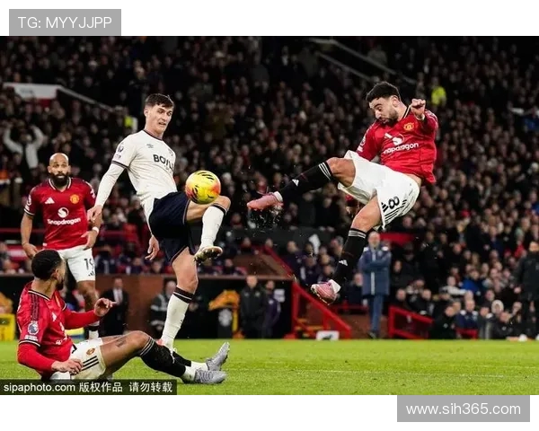 姆伯莫赞舍什科传球精彩海文与B费默契配合助力进球